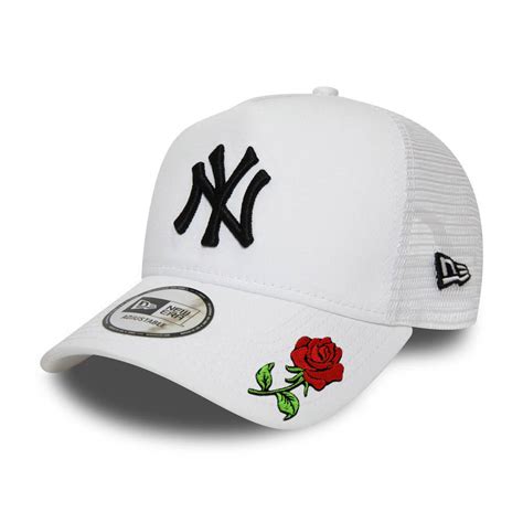 Czapki New Era .